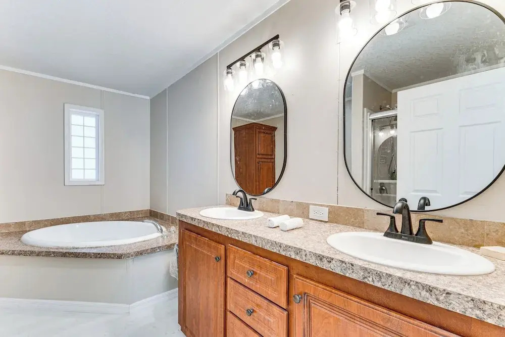 7 Mi to Disney: Pet-friendly Home w/ Yard