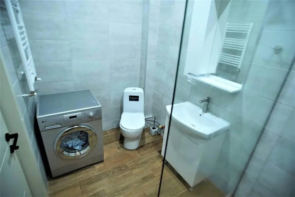 New Apartment Near Holiday Inn