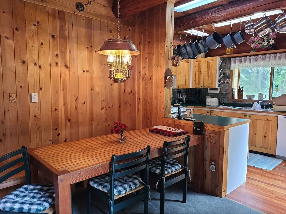 11SL - Wi-Fi - NO PETS Log Cabin - Sleeps 7