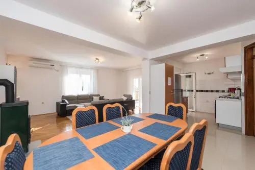 Six-Bedroom Holiday Home in Bibinje