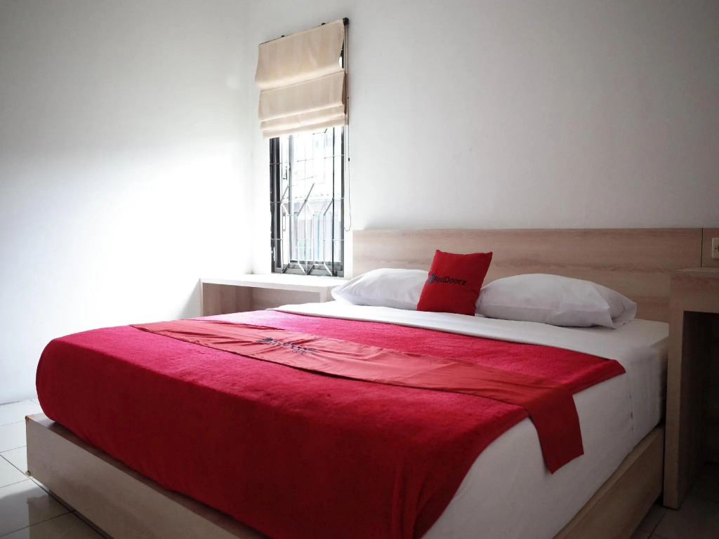 RedDoorz near Taman Kota Lapang Merdeka Sukabumi