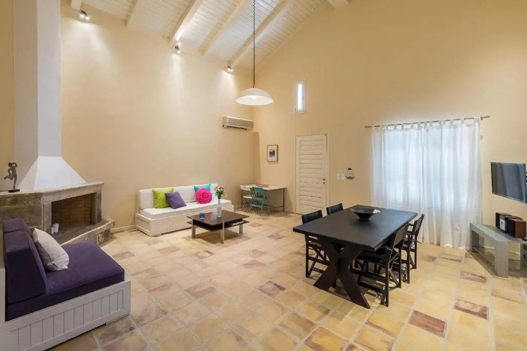 Villa Oliva, in a serene location & private pool, by ZanteWize