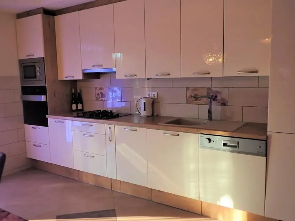Lovely 3 Bedroom Holiday Home With Nice Covered Terrace, Near the Sea