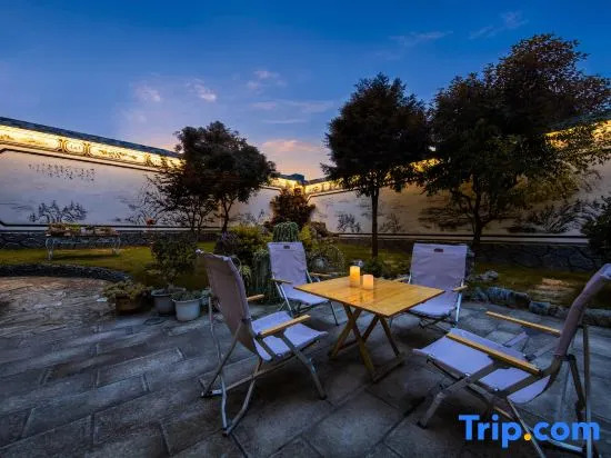 vivid courtyard of Wei Shan