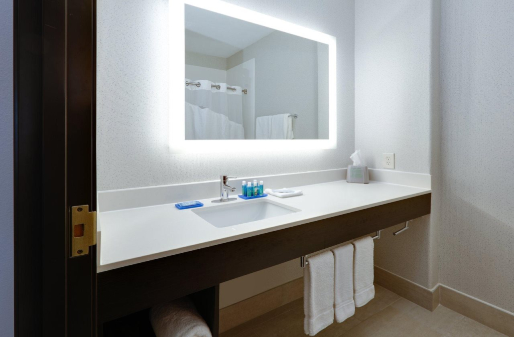 Holiday Inn Express & Suites Dallas - Duncanville by IHG