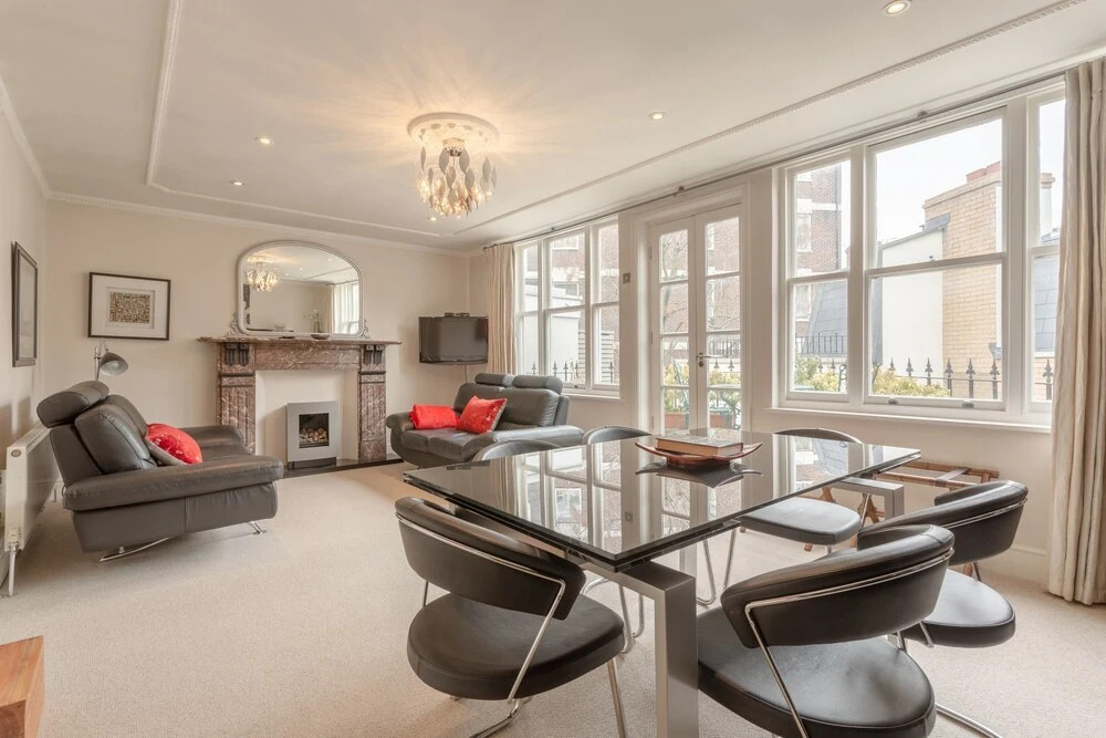 Luxury 2 Bedroom Property in Belgravia