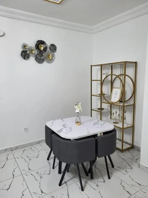 Bel appartement neuf et meublé avec parking gratuit