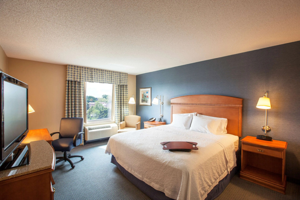 Hampton Inn New York - LaGuardia Airport