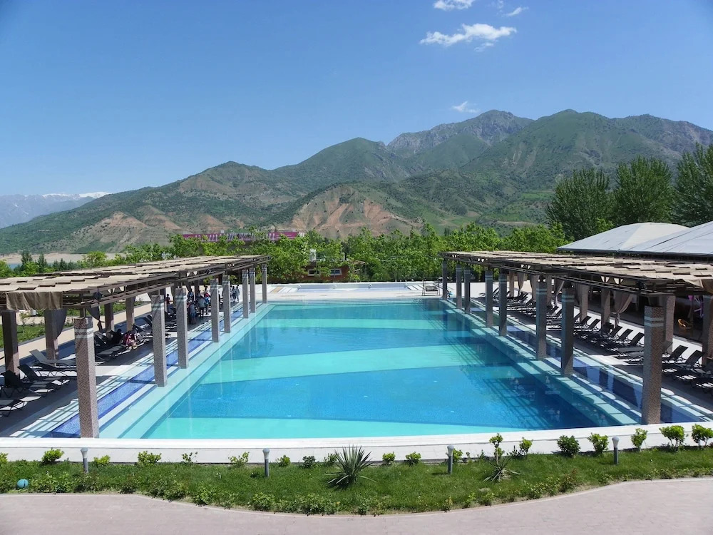 Charos Deluxe Resort