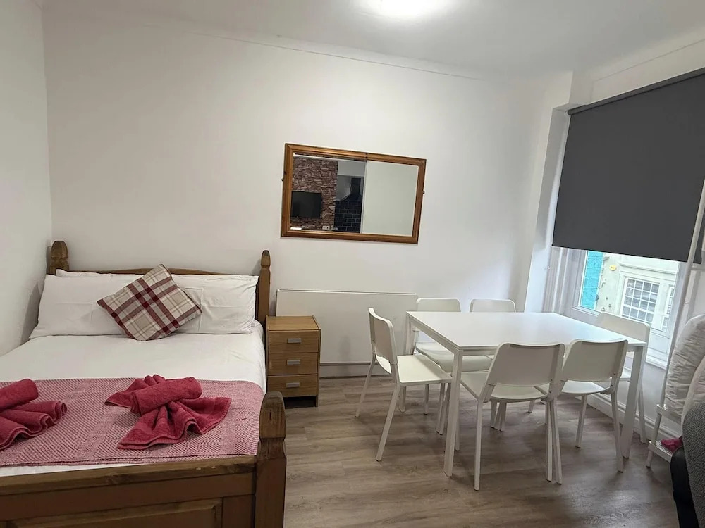 Blackpool - Apartment - Sleeps 6- Coastal Stay