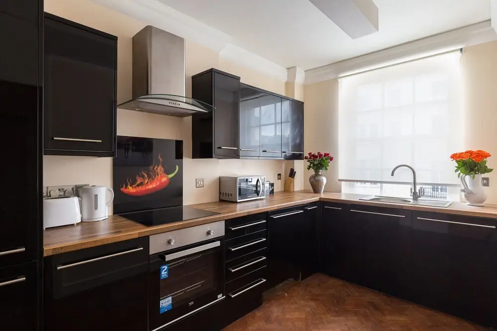 2-bed 2-bath in the Heart of London