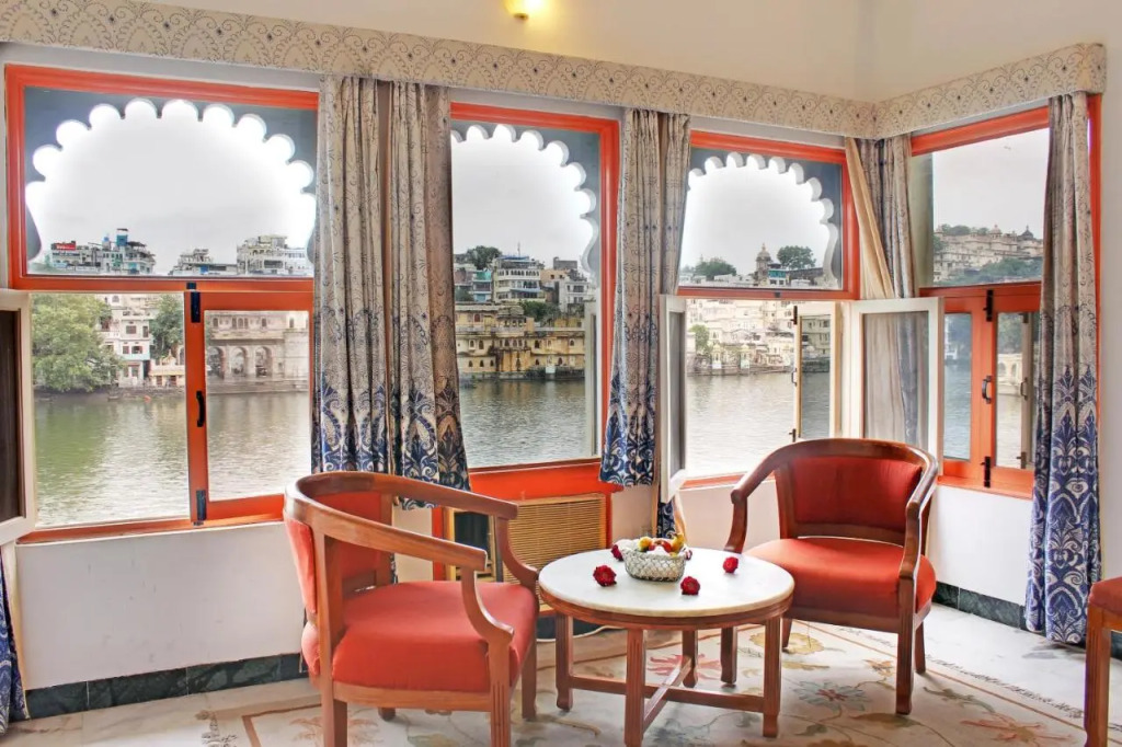 Sarovar - Lake Facing Boutique Hotel On Lake Pichola