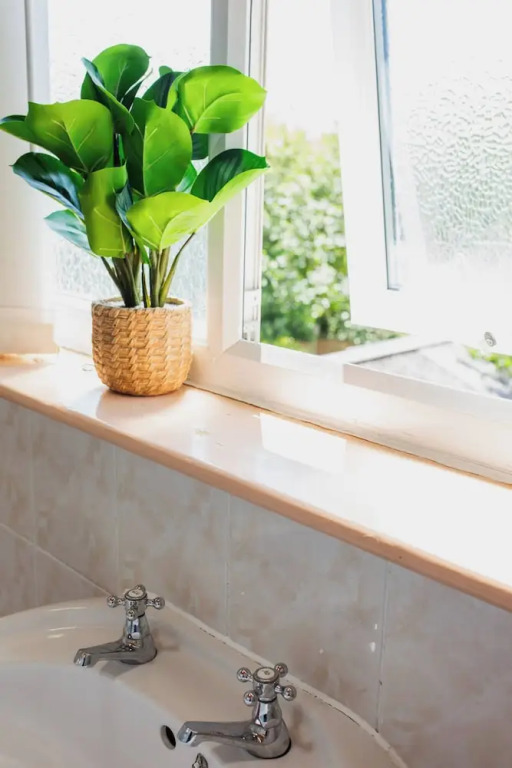 Cozy 3 Bedroom Home in Leeds, Perfect for Families and Groups