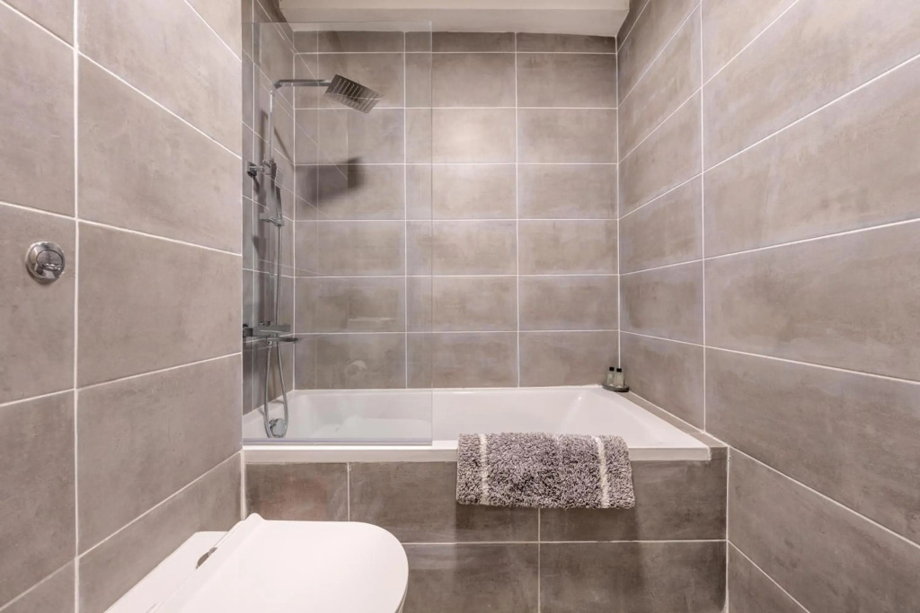 Ash View Place 3 -heathrow - Thorpe Park - Free Parking