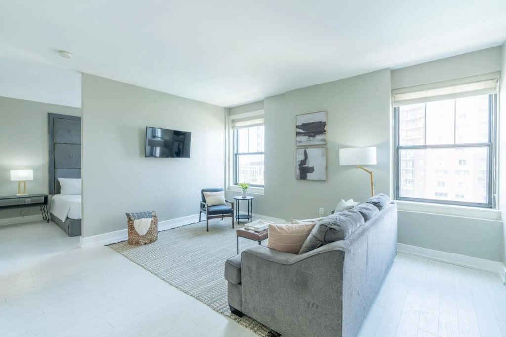 Free Parking Wifi King Bed Gym More
