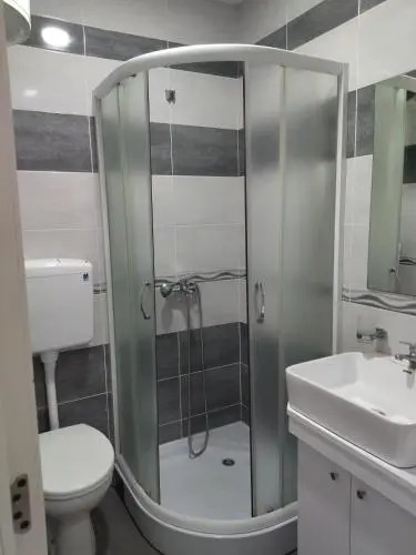 Atina Lux Hostel