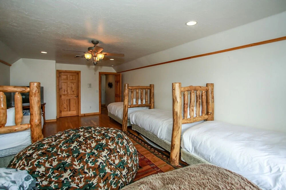 Castle Glen Chalet-1845 by Big Bear Vacations