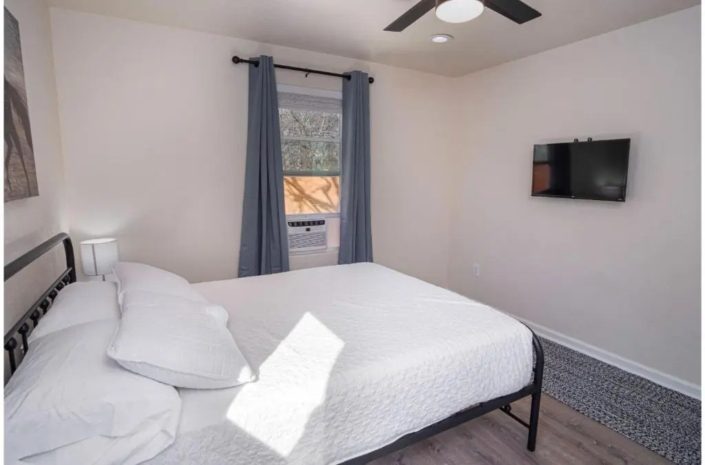 Adorable 2BR Guesthouse Close to Riverwalk and DT