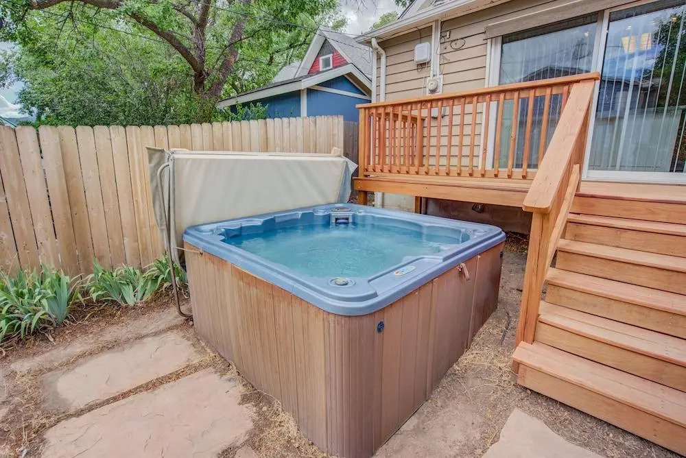 3BR Hot-tub & Dog-friendly Old Colorado City!!