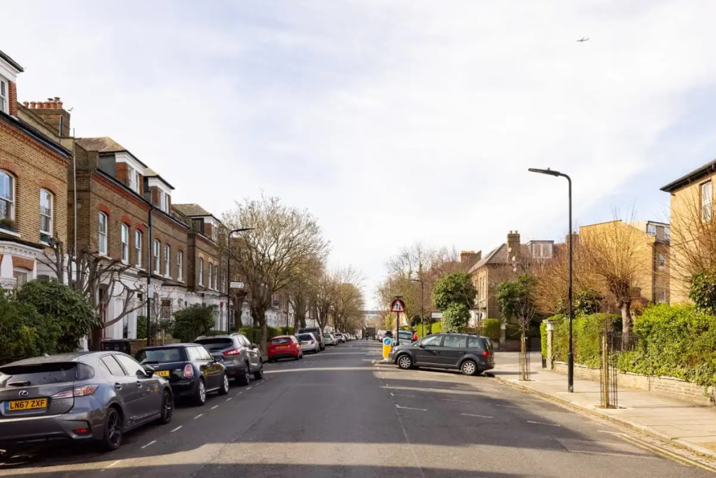 The Finsbury Park Arms - Elegant 2BDR Flat with Garden