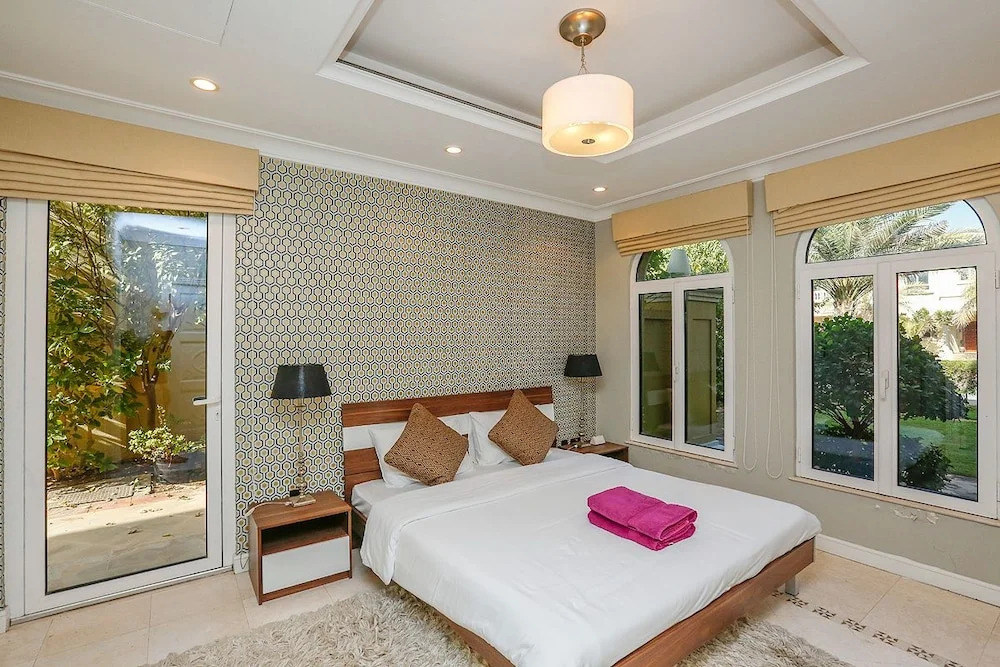 The Palm Jumeirah Villas - Frond N by Kennedy Towers