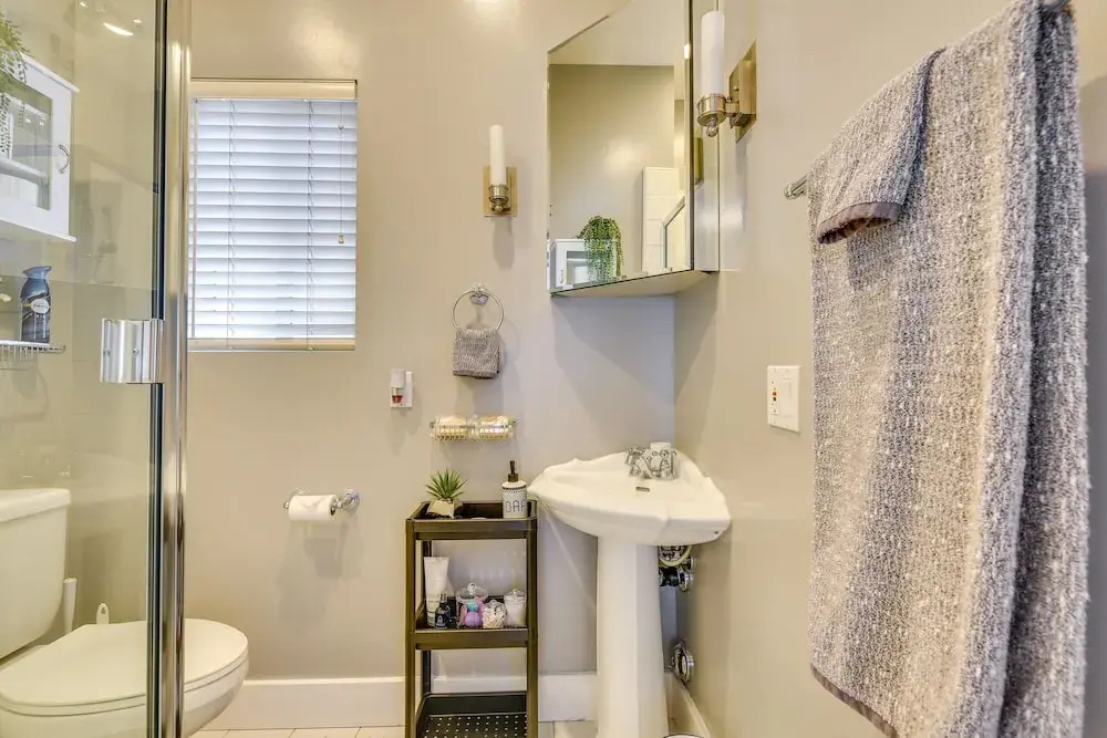 Luxe Pasadena Casita w/ Fireplace & Grill