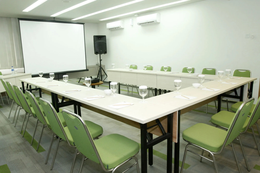 MaxOneHotels at Dharmahusada Surabaya