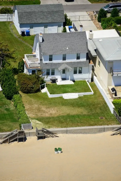 Shoreline Cottage 4 Bedrooms 2 Bathrooms Cottage