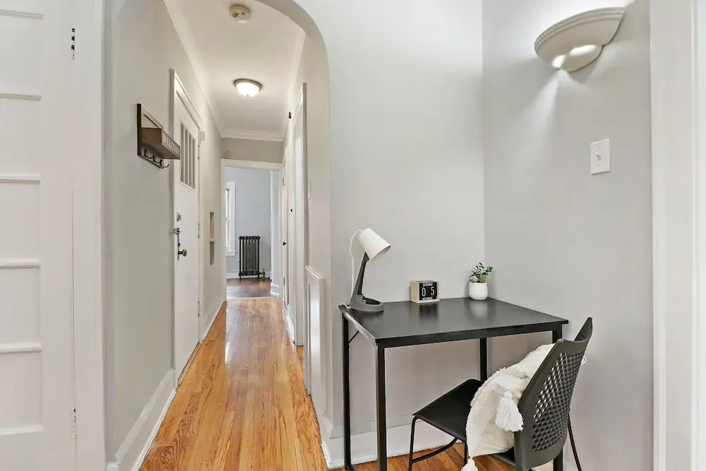 1BR Portage Park Apt in Montrose