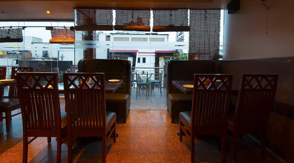 Hotel Opera Delhi Airport