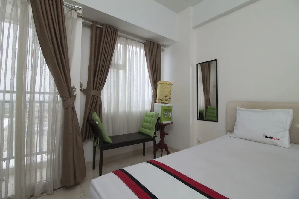 RedDoorz Apartment @ Margonda Residence 3