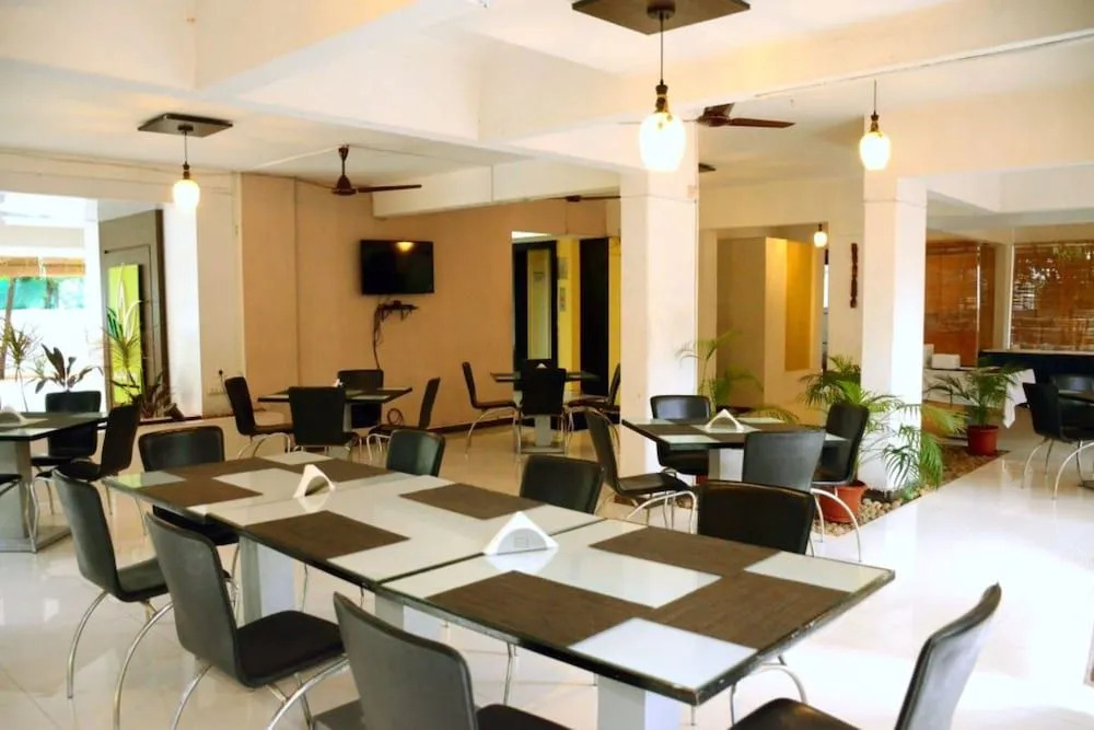 OYO 6002 Avezeekaa Corporate Residency