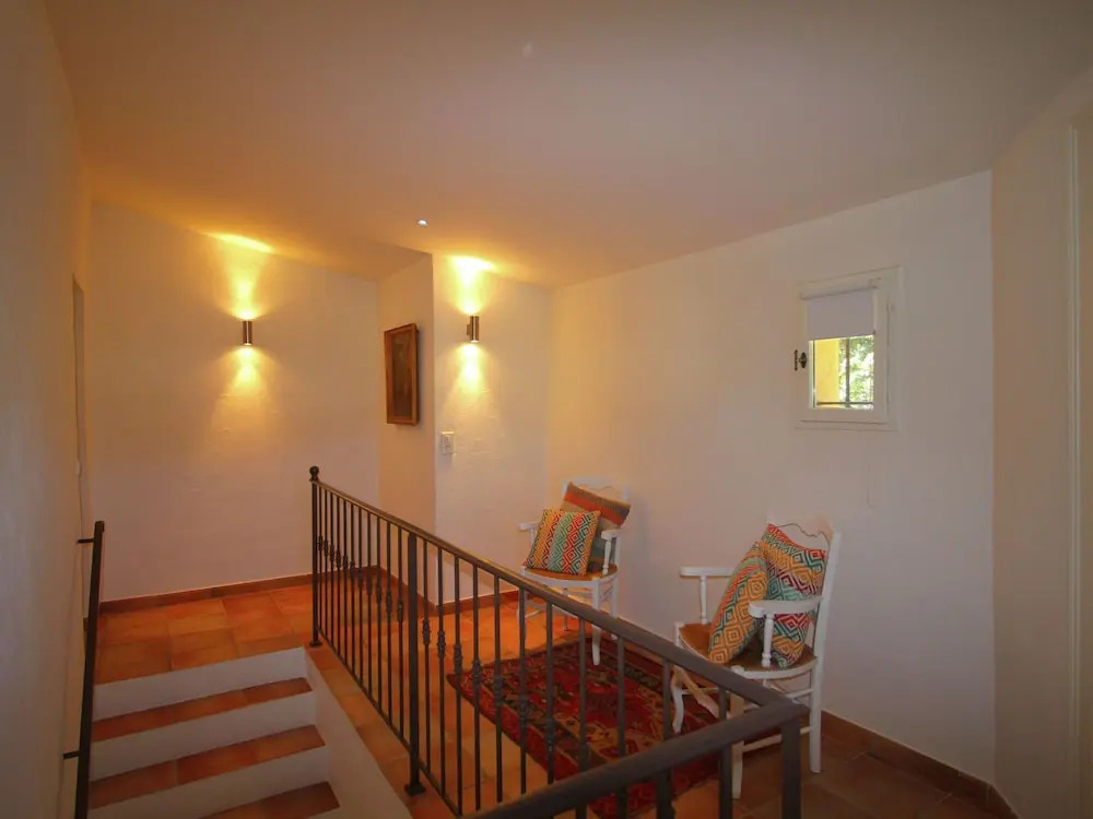 Spacious Villa With Private Swimming Pool a few Minutes' Walk From Lorgues