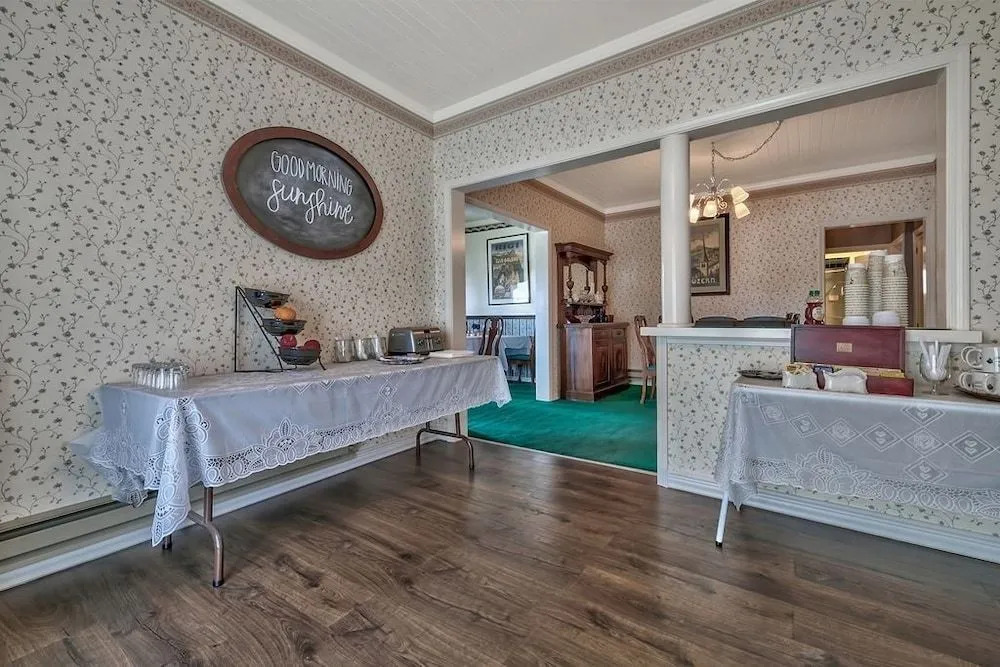 Silver Maple Inn