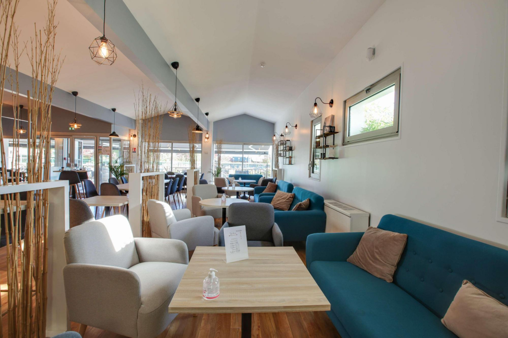 Kyriad Hotel Le Lac