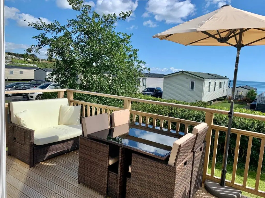Lydstep Beach BayView 2021 3-Bedroom Holiday Home.