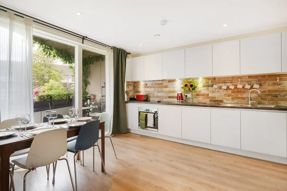 Stylish 2-Bed Flat Near Central London