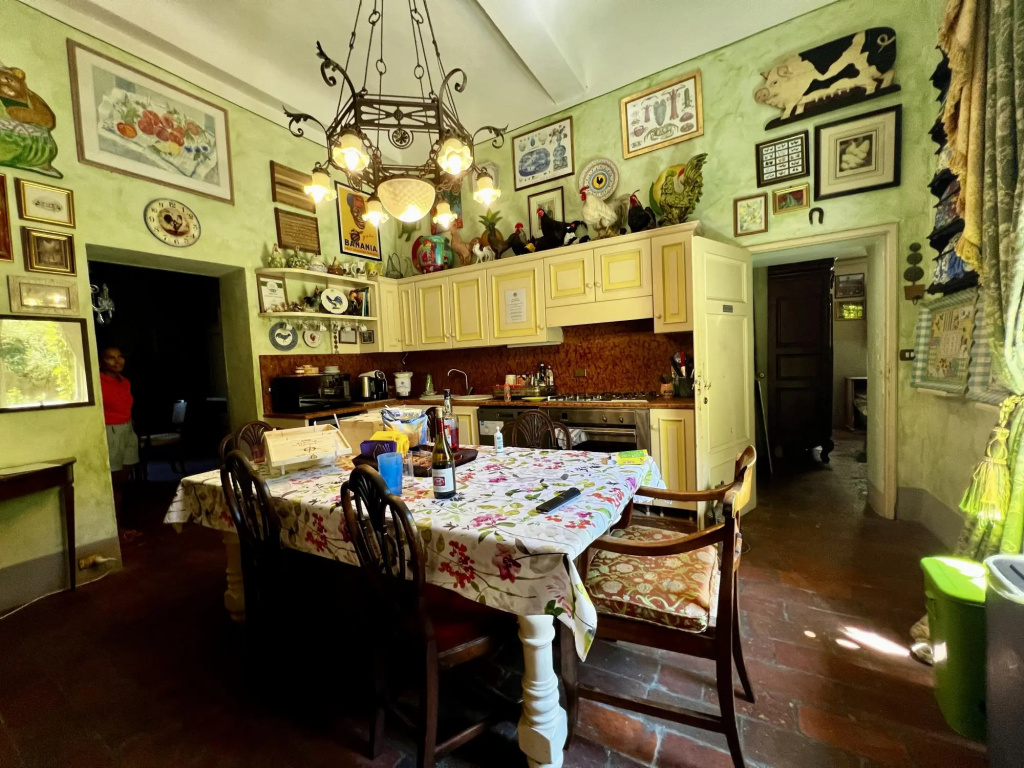 Villa Michaela, New Listing! Spacious Villa, exclusive venue with Pool, Chapel and Tennis courts