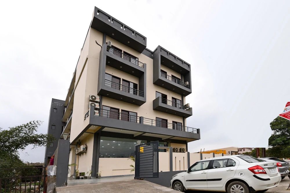 Hotel Metro Stays-Couple Friendly