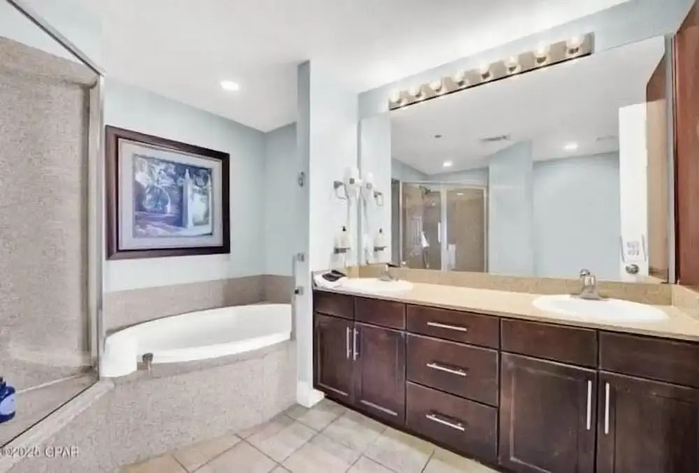 Laketown Wharf 338 3 Bedroom Condo