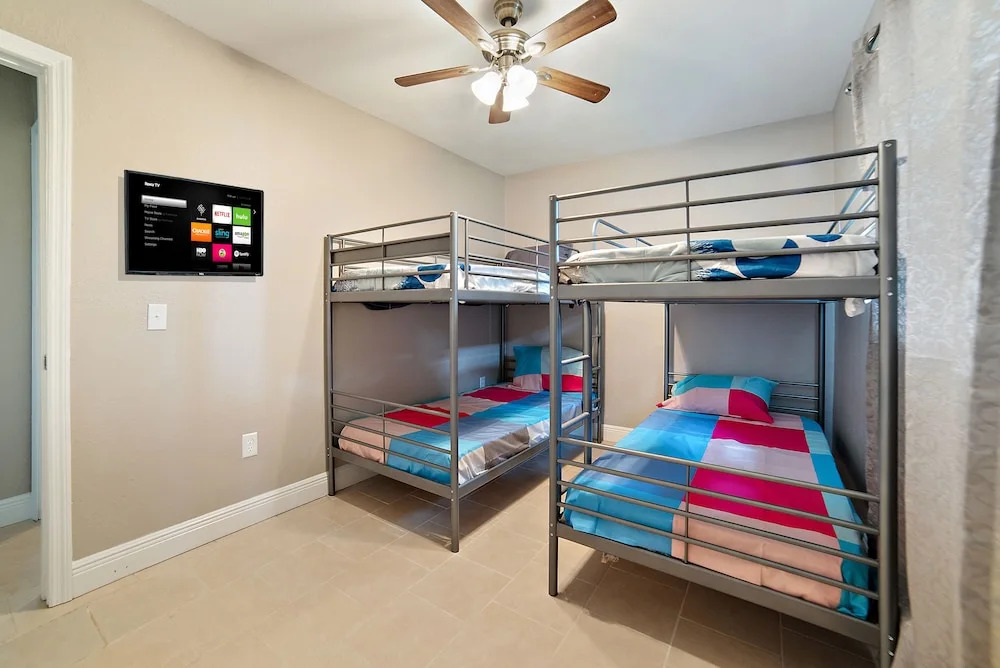 3BR House in Tampa by Tom Well IG - 3220