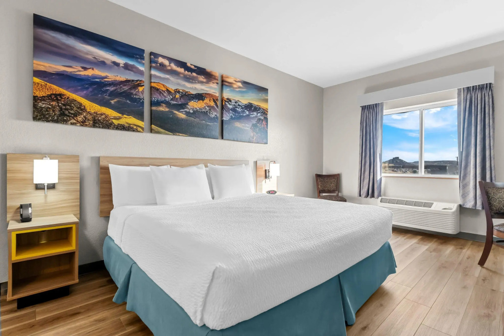 Days Inn & Suites by Wyndham Castle Rock