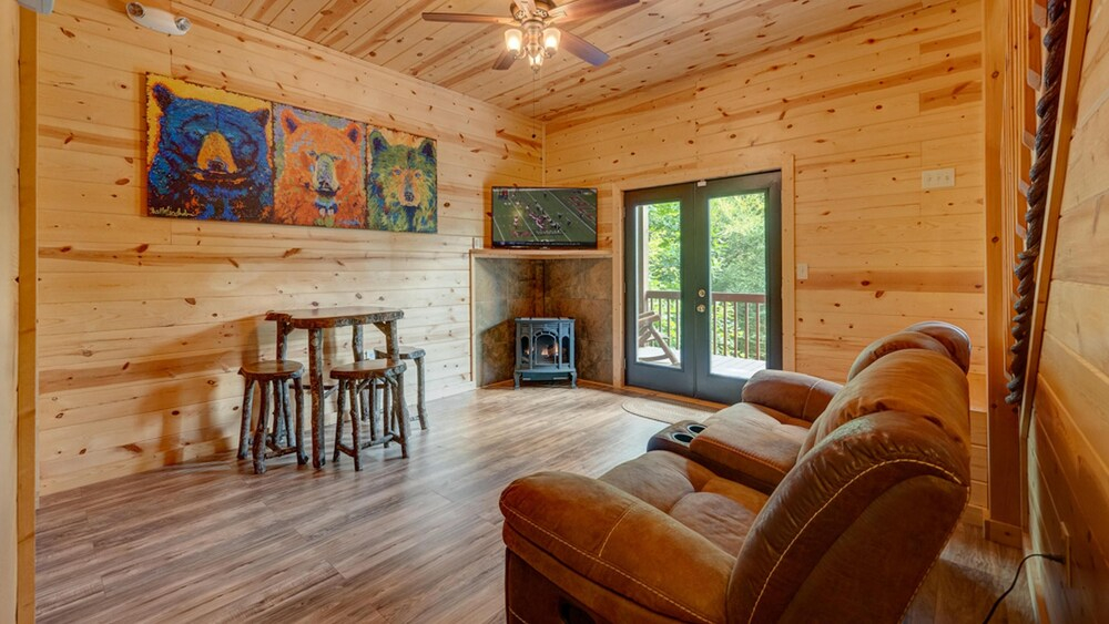 Standing Bear Lodge by Escape to Blue Ridge