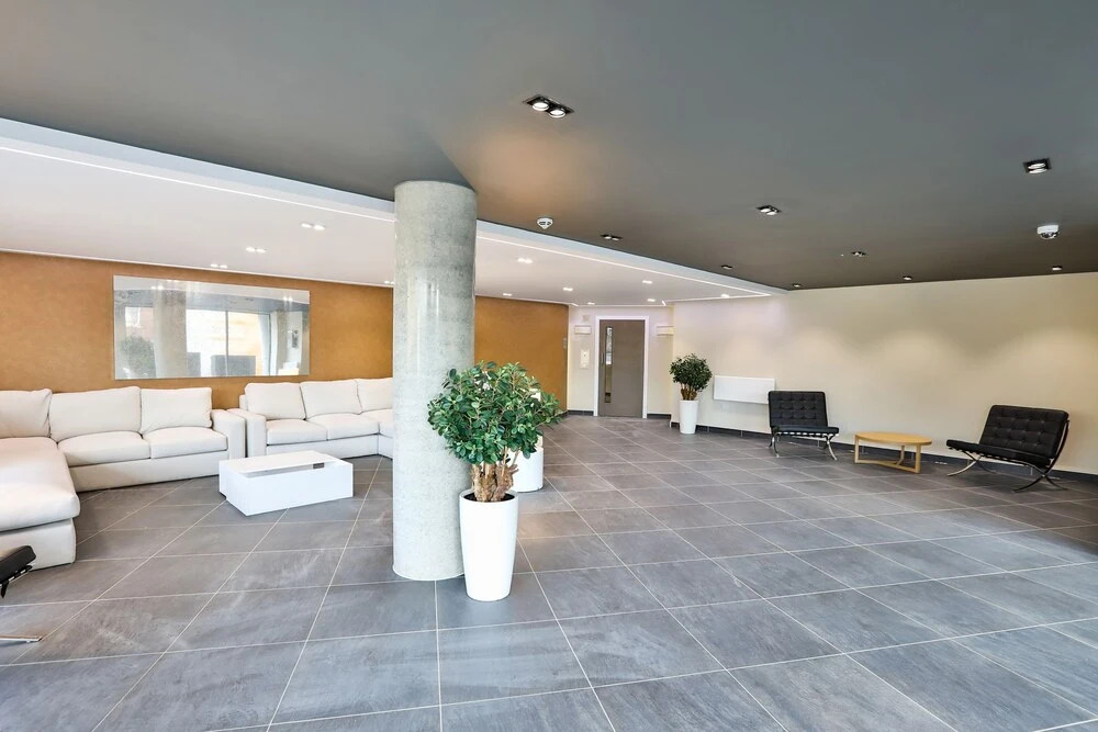 2 Bed 2 Bath flat close to underground