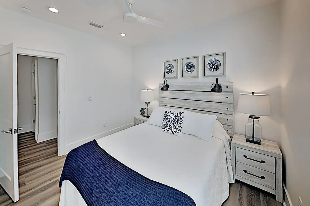 Luxury On Lagoon W/ Pool Steps To Beach! 4 Bedroom Cottage