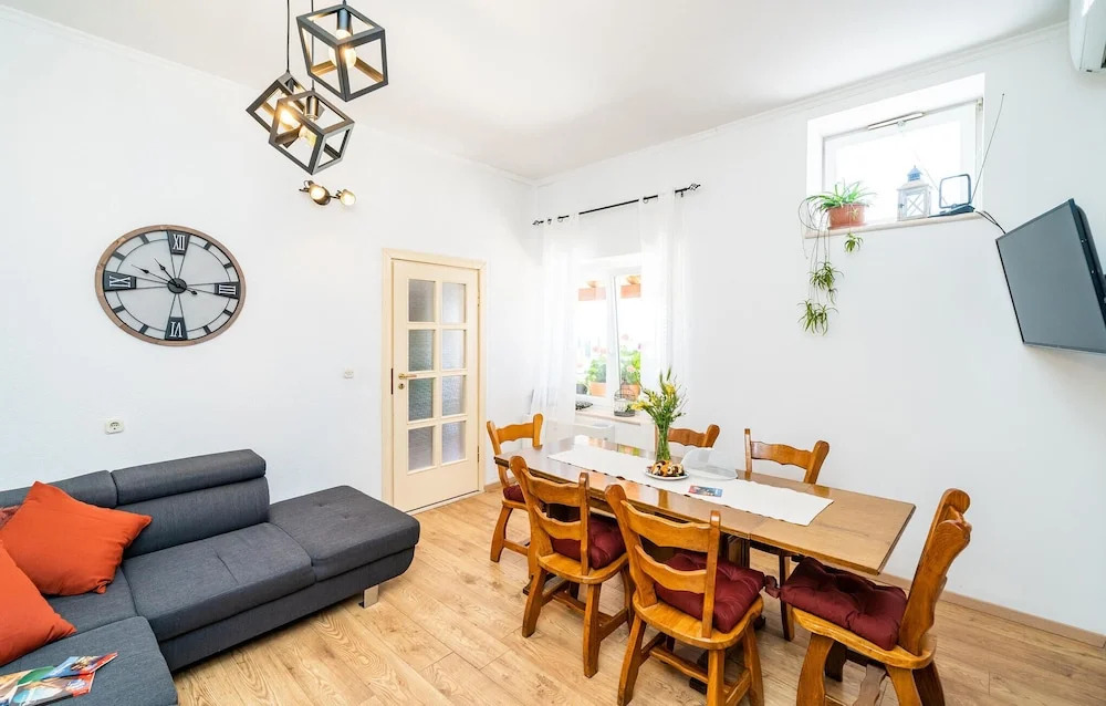 Awesome Home in Drvenik With Wifi and 5 Bedrooms