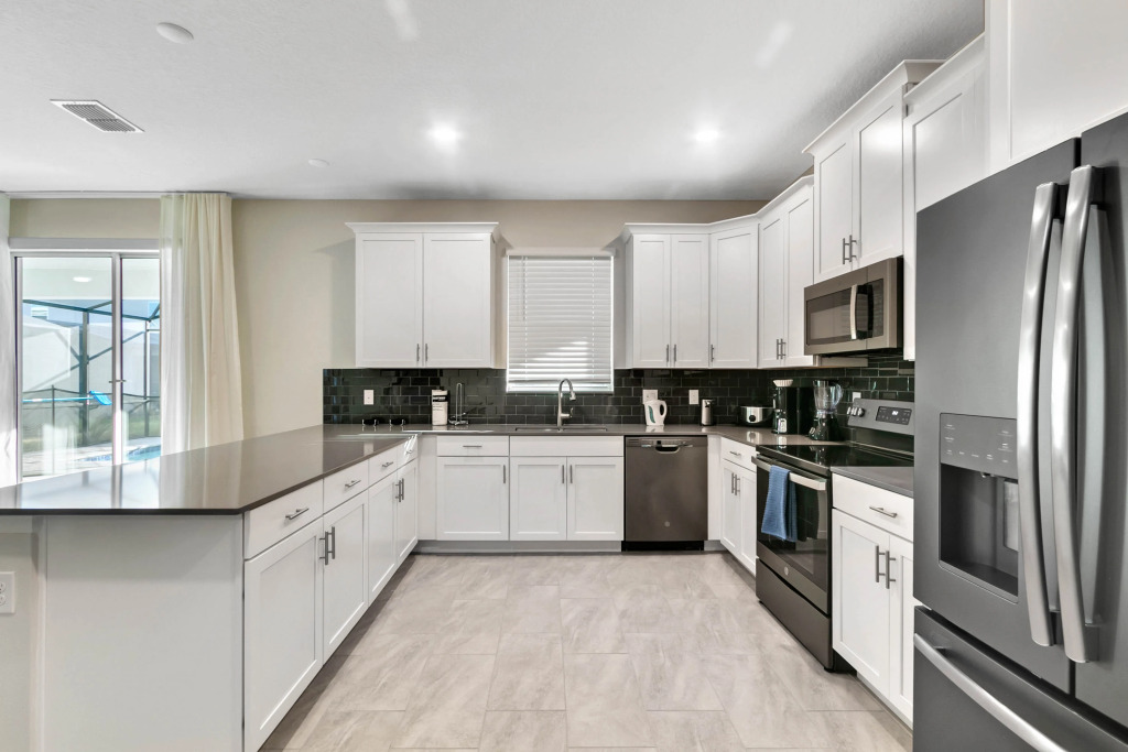 6 Bd 6 Ba Storey Lake 4528 Tb
