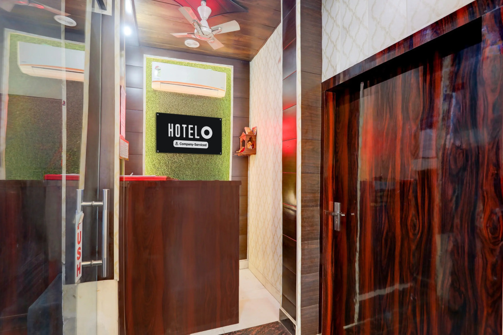 Super OYO Hotel O Sankat Mochan Gandhi Nagar