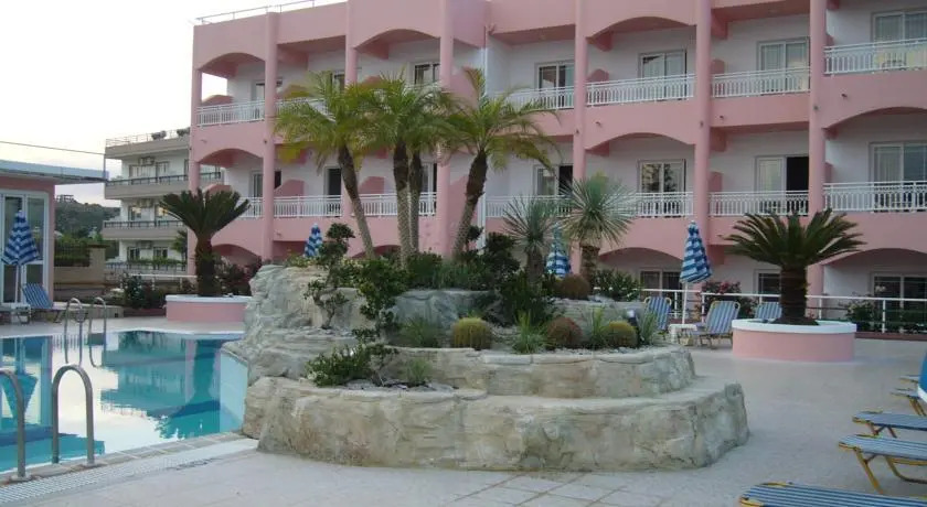 Royal Rose Studios & Apartments