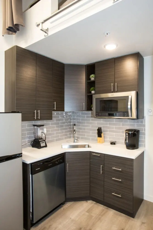 Modern Seattle Condo Sleeps 4